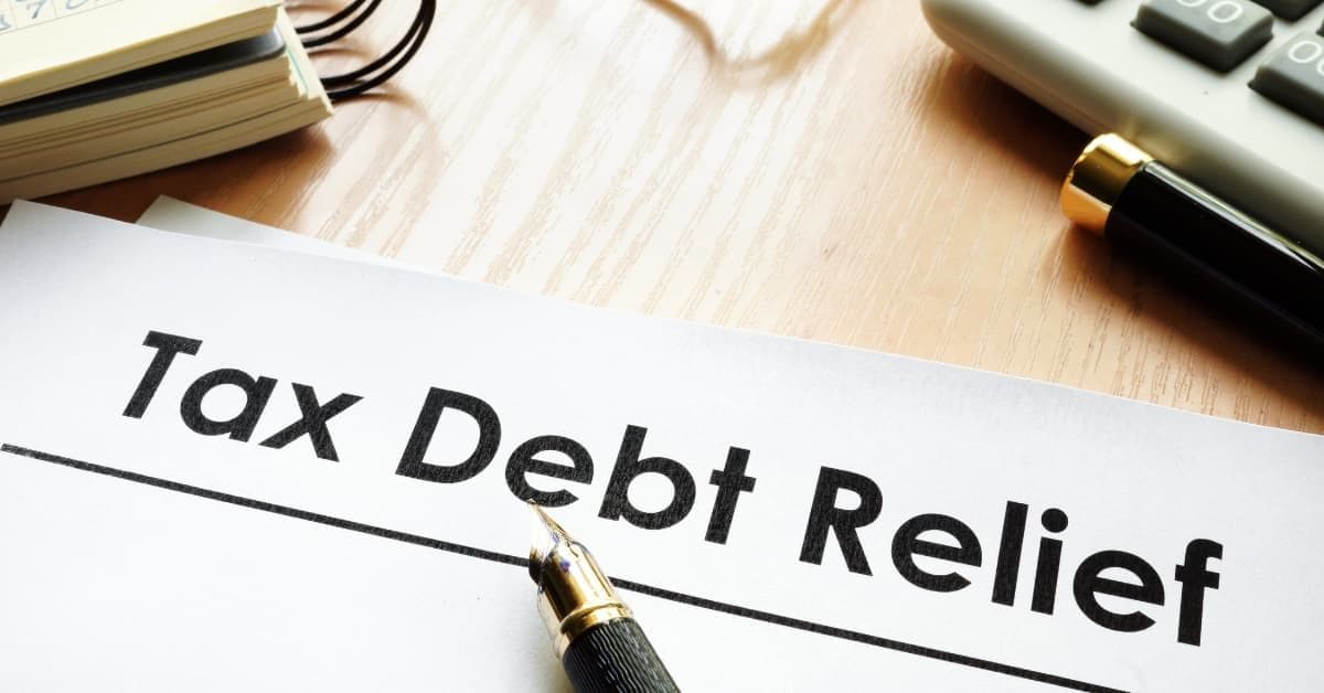 IRS Installment Plans vs. Offer in Compromise Guide